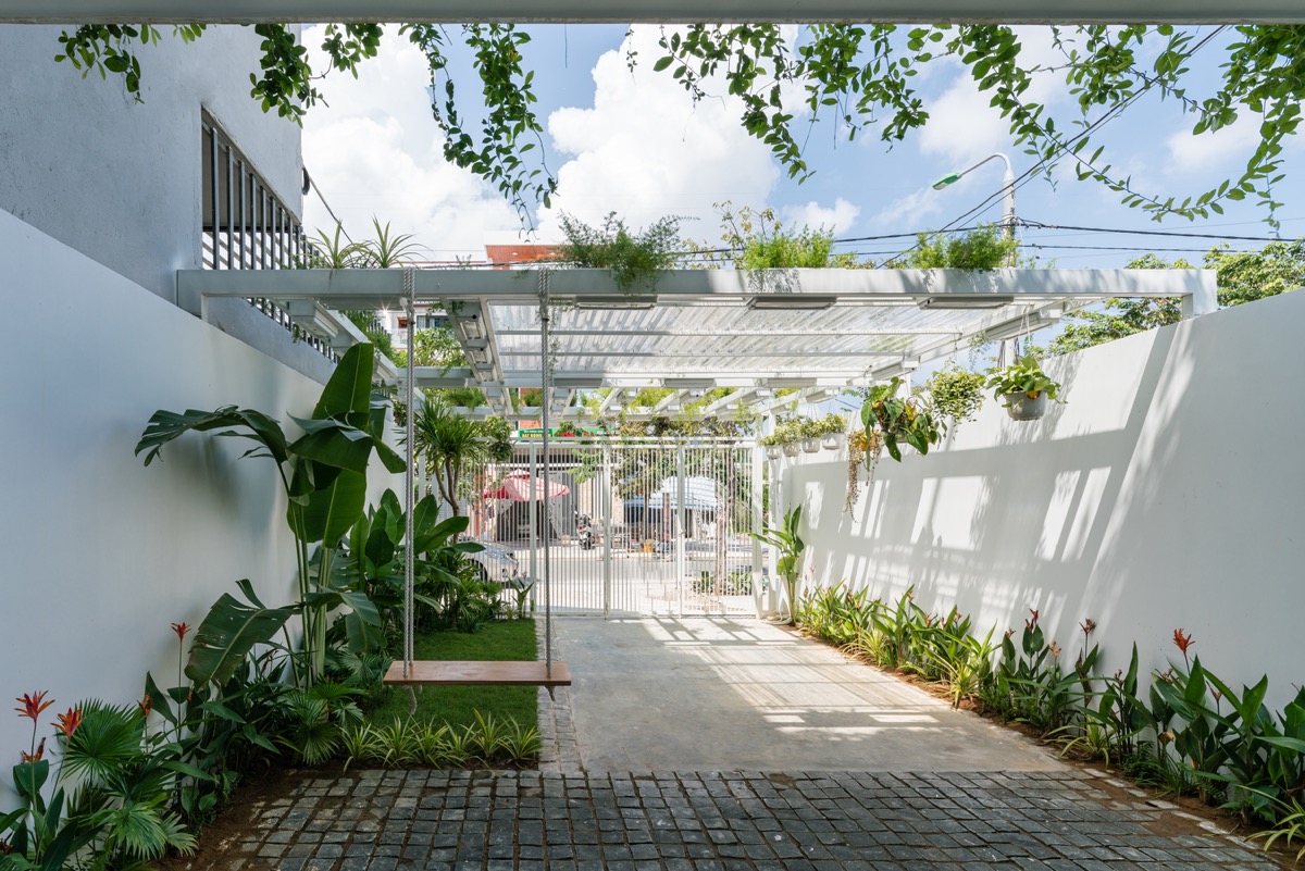 1675533659 275 dom vo vetname s rasslablyayuschimi prirodnymi prostranstvami i krytym prudom