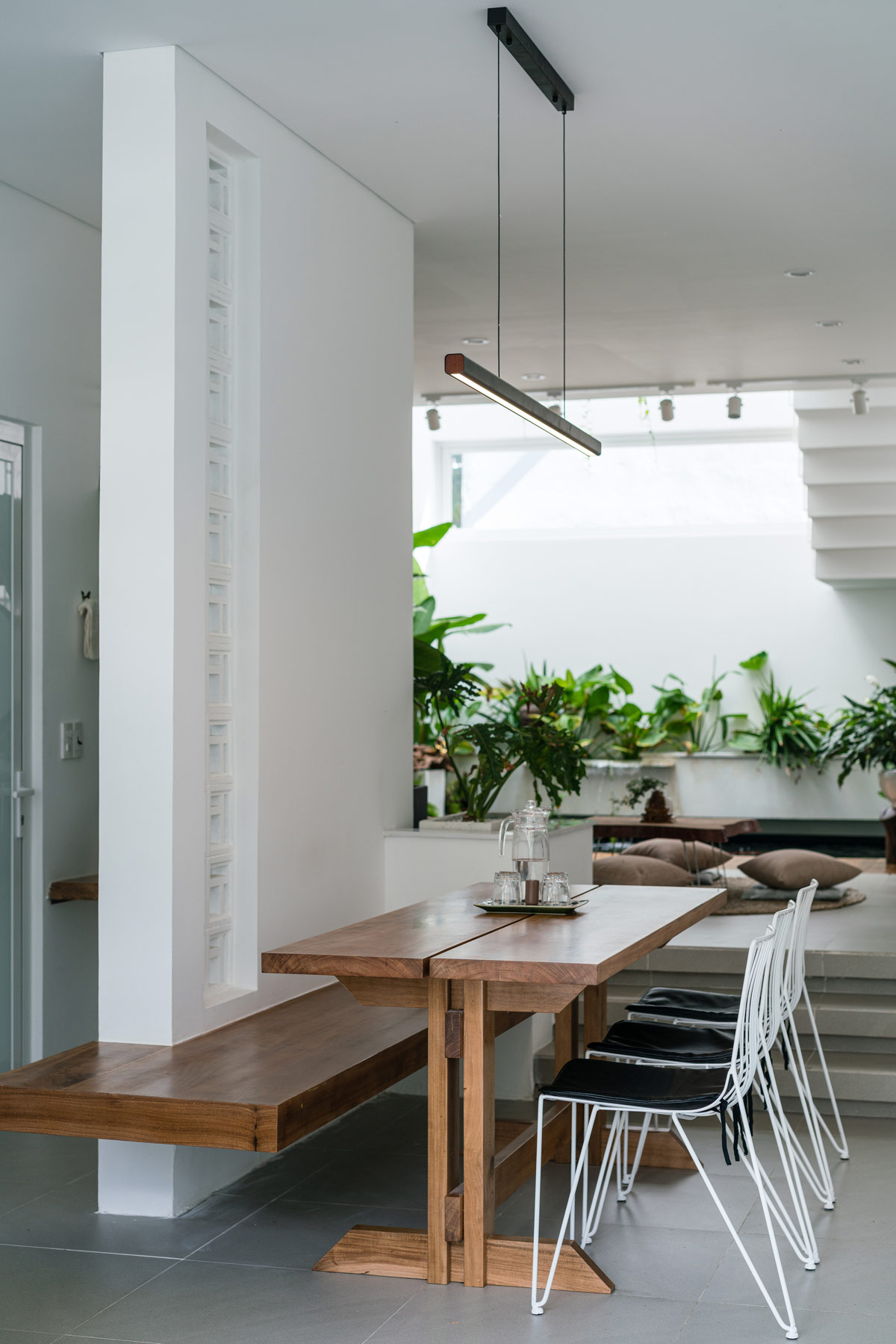 1675533659 400 dom vo vetname s rasslablyayuschimi prirodnymi prostranstvami i krytym prudom