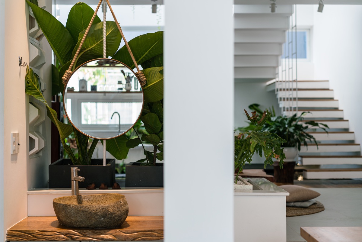 1675533661 984 dom vo vetname s rasslablyayuschimi prirodnymi prostranstvami i krytym prudom