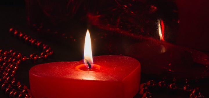 Свечи сердечки для дополнительной романтики