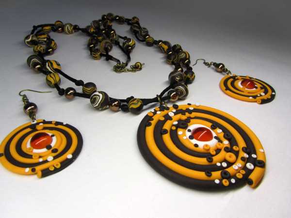 Список необычных материалов для украшений: