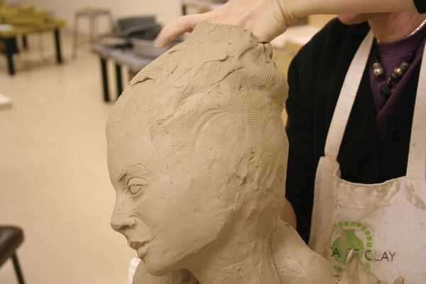 Подготовка руки к работе с глиной