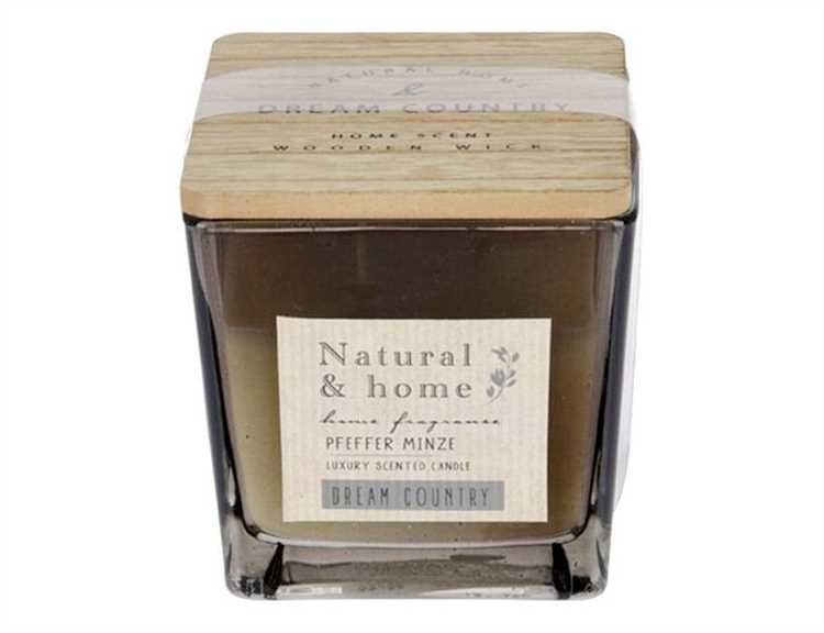 Процесс добавления натуральных элементов в свечи